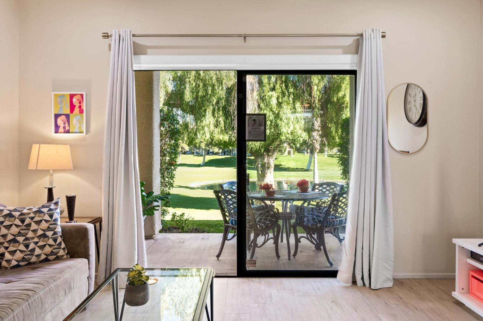 Midnights At The Oasis Villa Кътидръл Сити Екстериор снимка