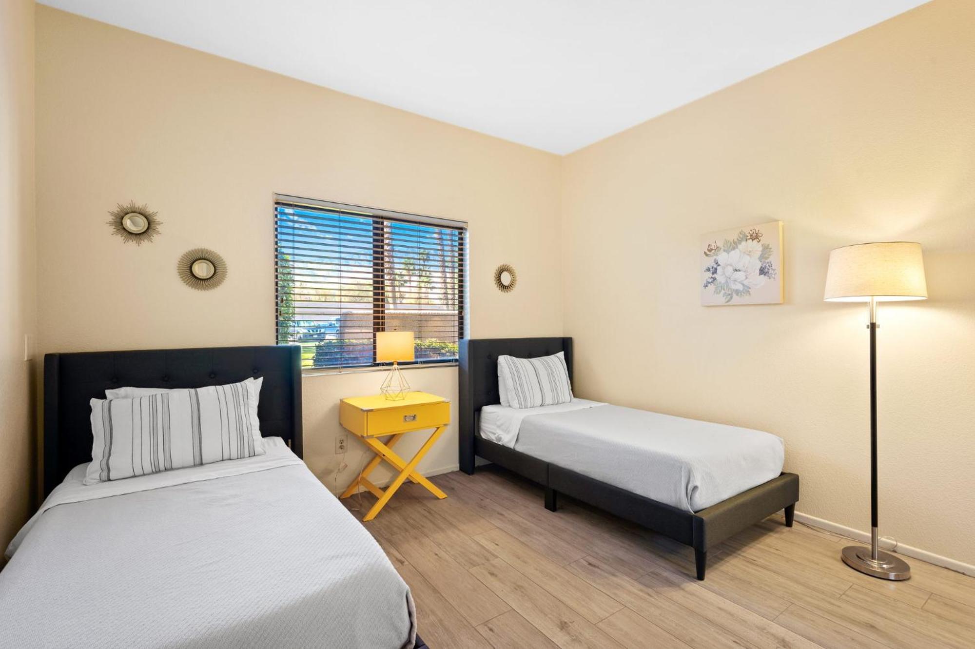 Midnights At The Oasis Villa Кътидръл Сити Екстериор снимка